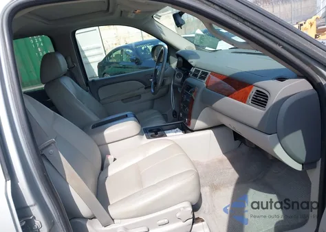 2010 Chevrolet Tahoe Lt z USA, uszkodzony, nr VIN 1GNUKBE01AR277793